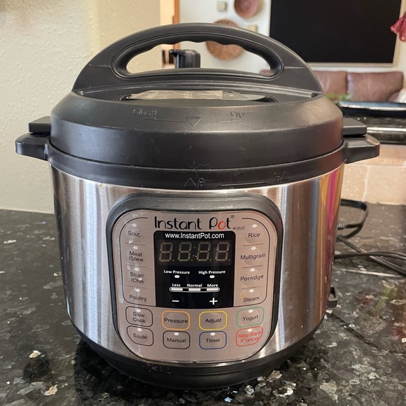 Instant Pot Multi-Function Pressure Cooker - Picture 4 of 4
